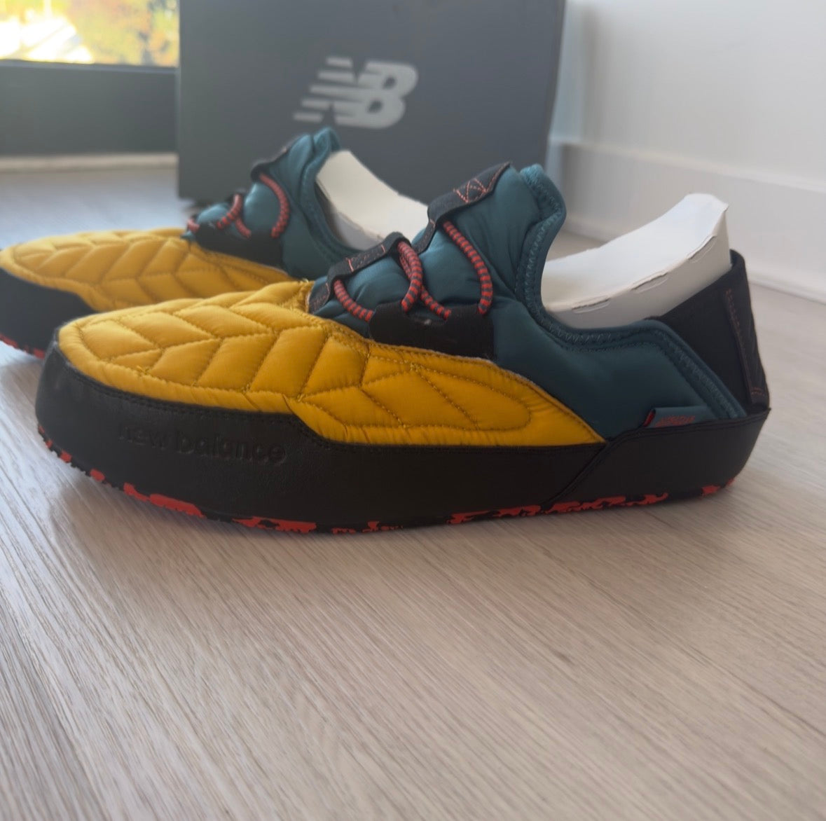 New Balance: Moc v2 slipper sneakers