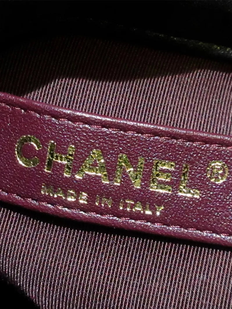 Chanel: VINTAGE Bucket Bag