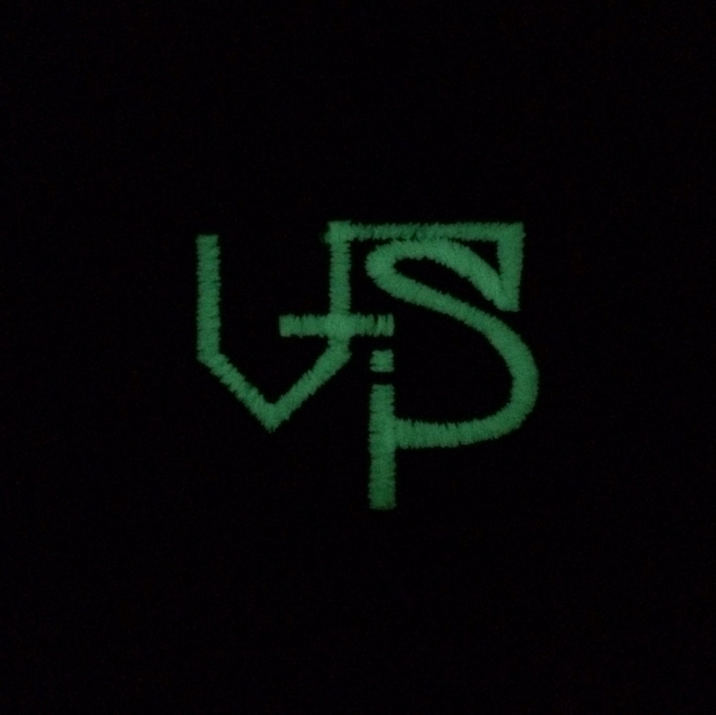 uTis: iSmoke GLOW in the Dark Snapback